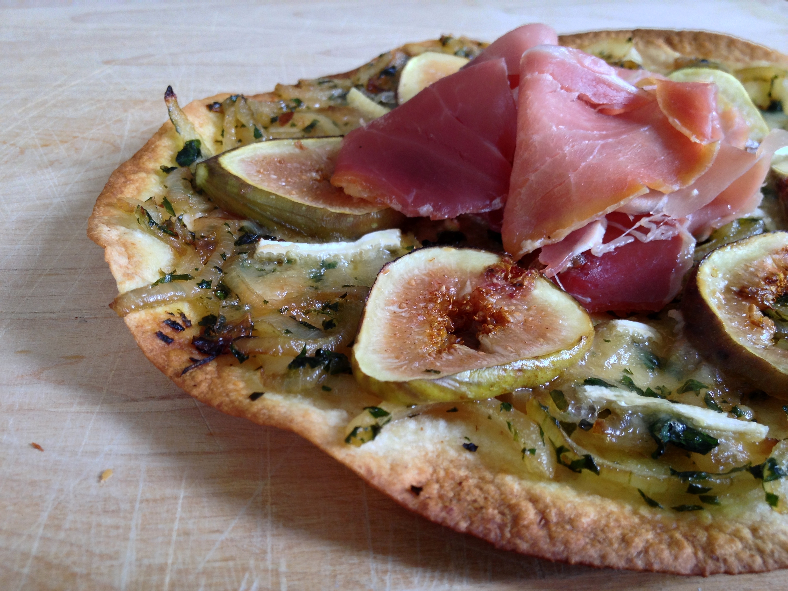 pizza-brie-figues-prosciutto-1