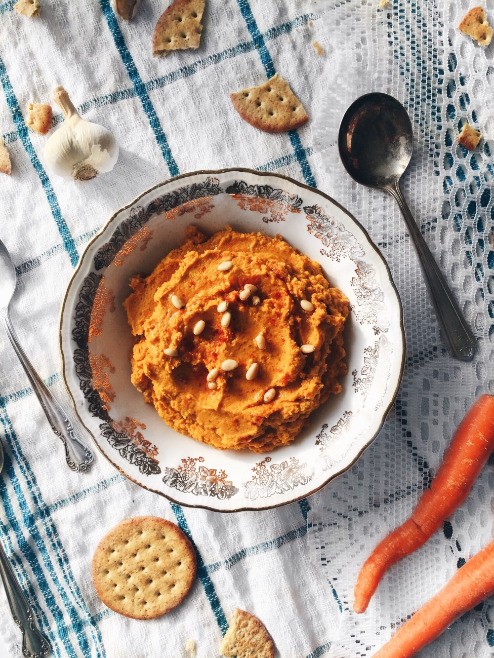 Houmous de carottes rôties à l'ail et au cumin