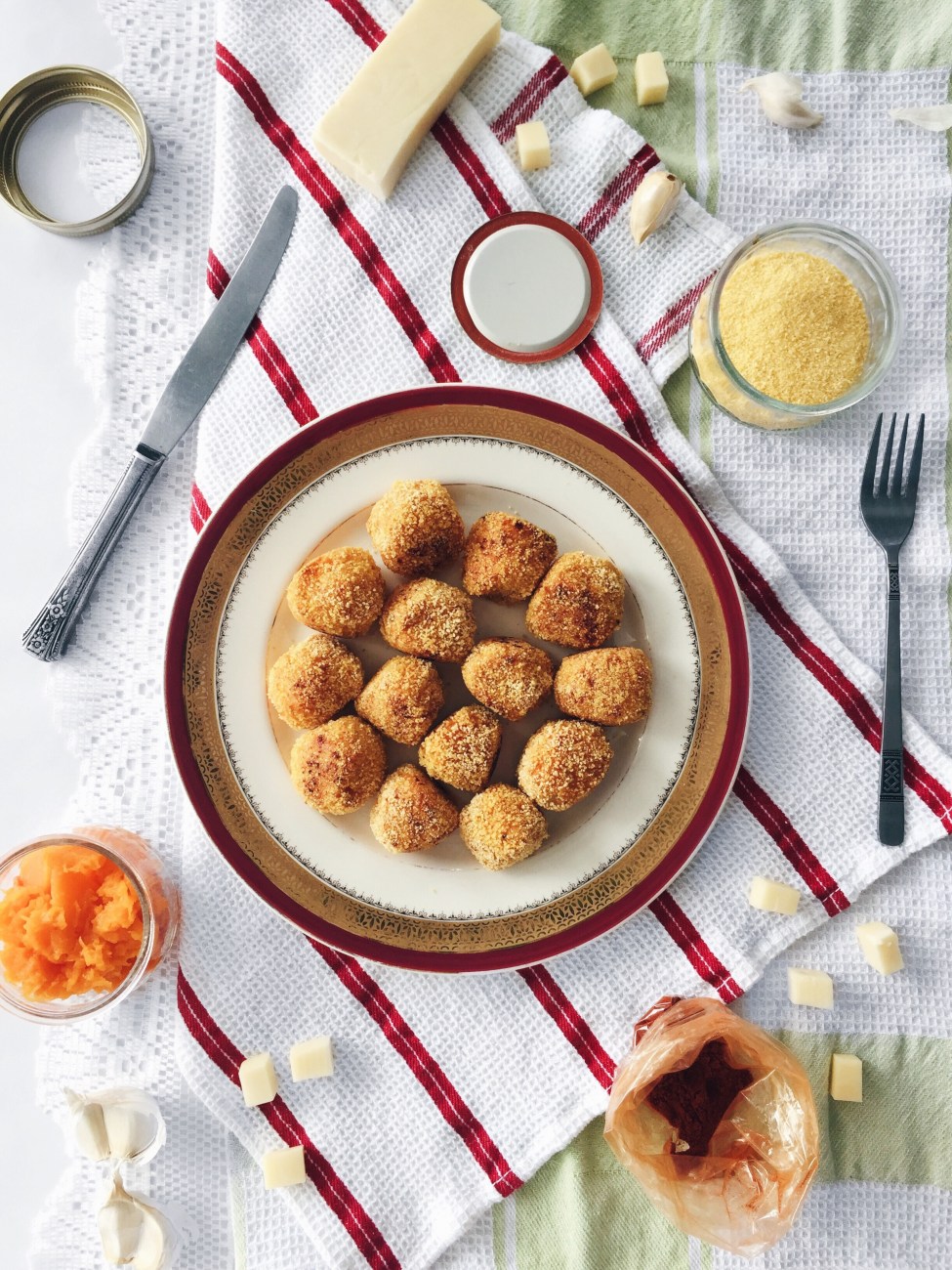 Croquettes de pomme de terre pilée et courge musquée au centre coulant de mozzarella