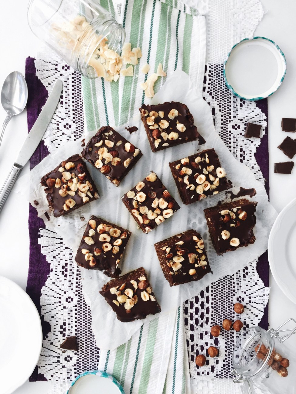Brownies véganes sans cuisson aux noisettes et sirop d'érable