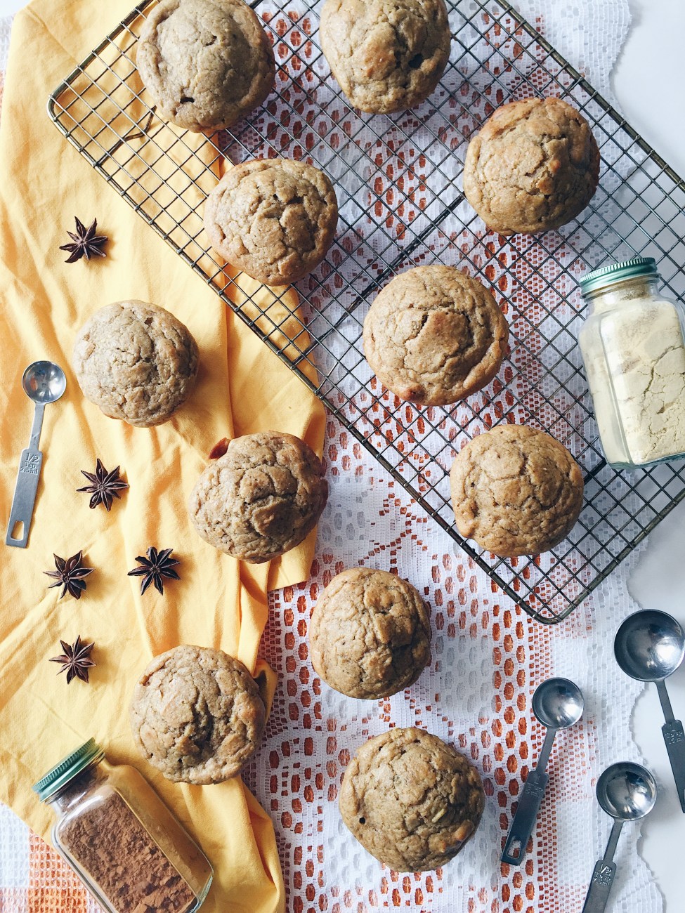 Muffins à la citrouille, au yogourt, aux noix, à l'érable et aux épices