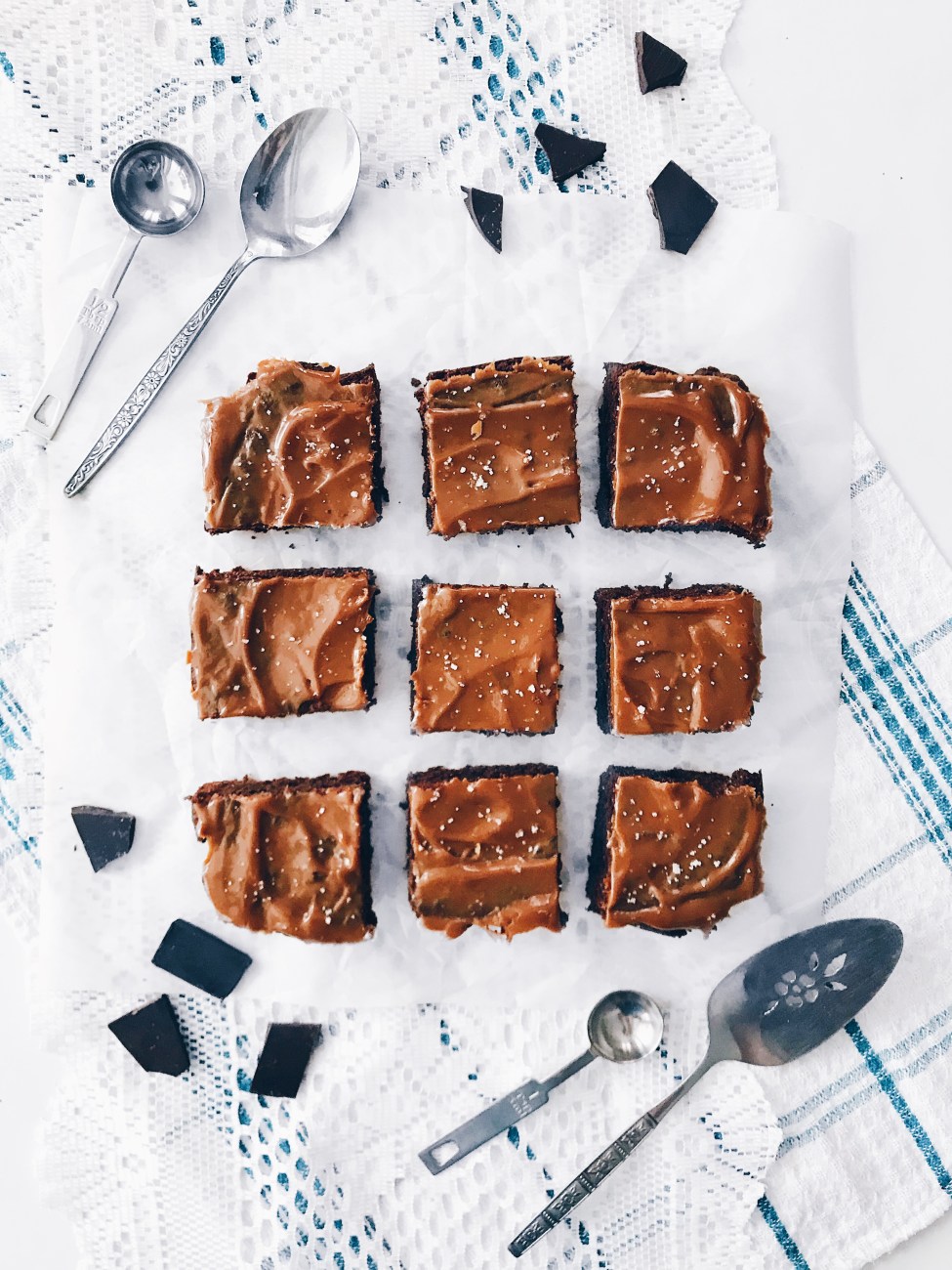 Brownies véganes au caramel salé