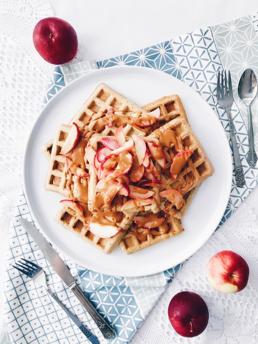 Gaufres véganes aux pommes et au caramel