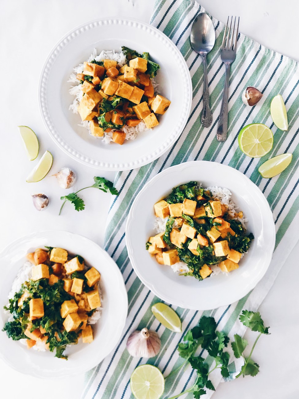 Cari de tofu au lait de coco, courge et kale