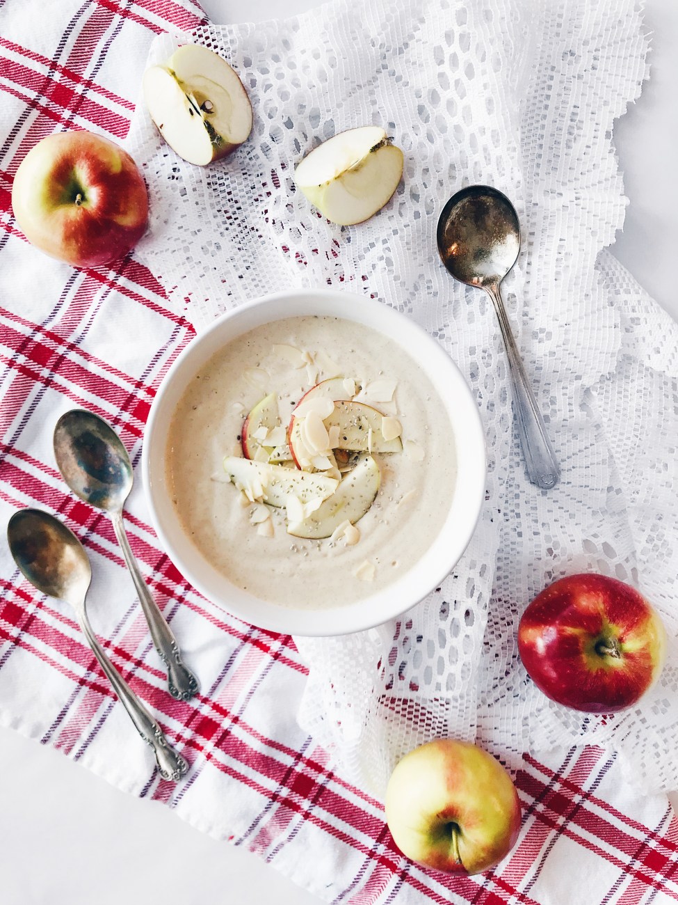 Pouding déjeuner végane aux pommes, érable, chia et amandes