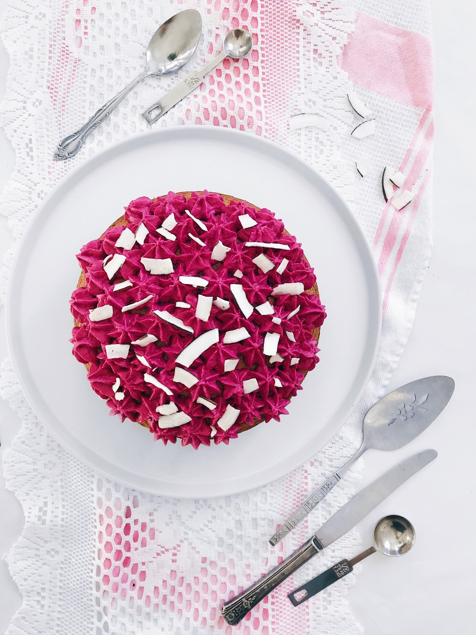 Gâteau végane aux betteraves, érable, vanille et noix de coco