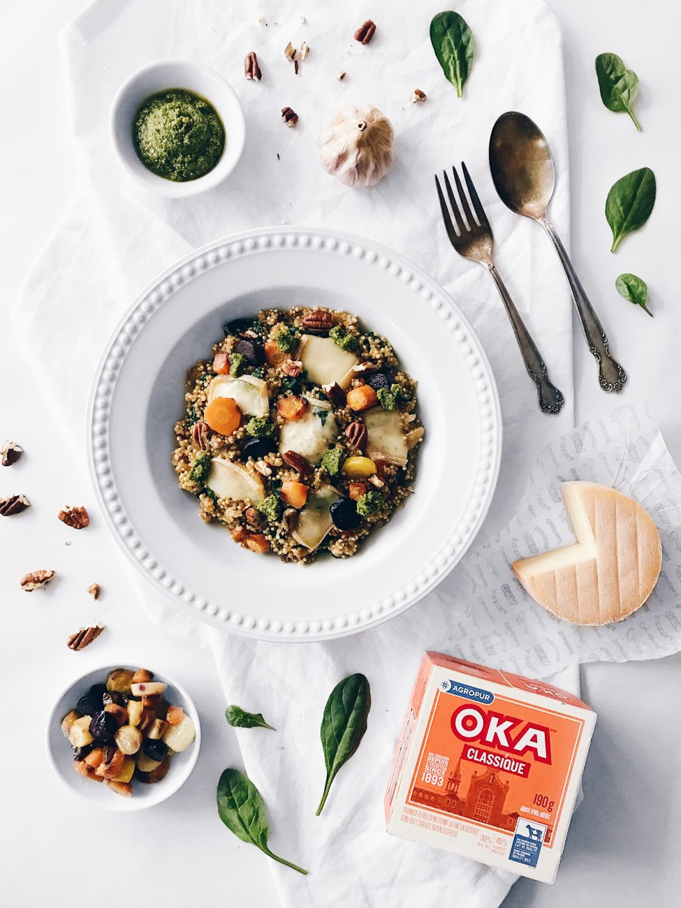 Quinoa au pesto, carottes grillées, épinards, fromage OKA et pacanes | Quinoa with pesto, grilled carrots, baby spinach, OKA cheese and pecan nuts