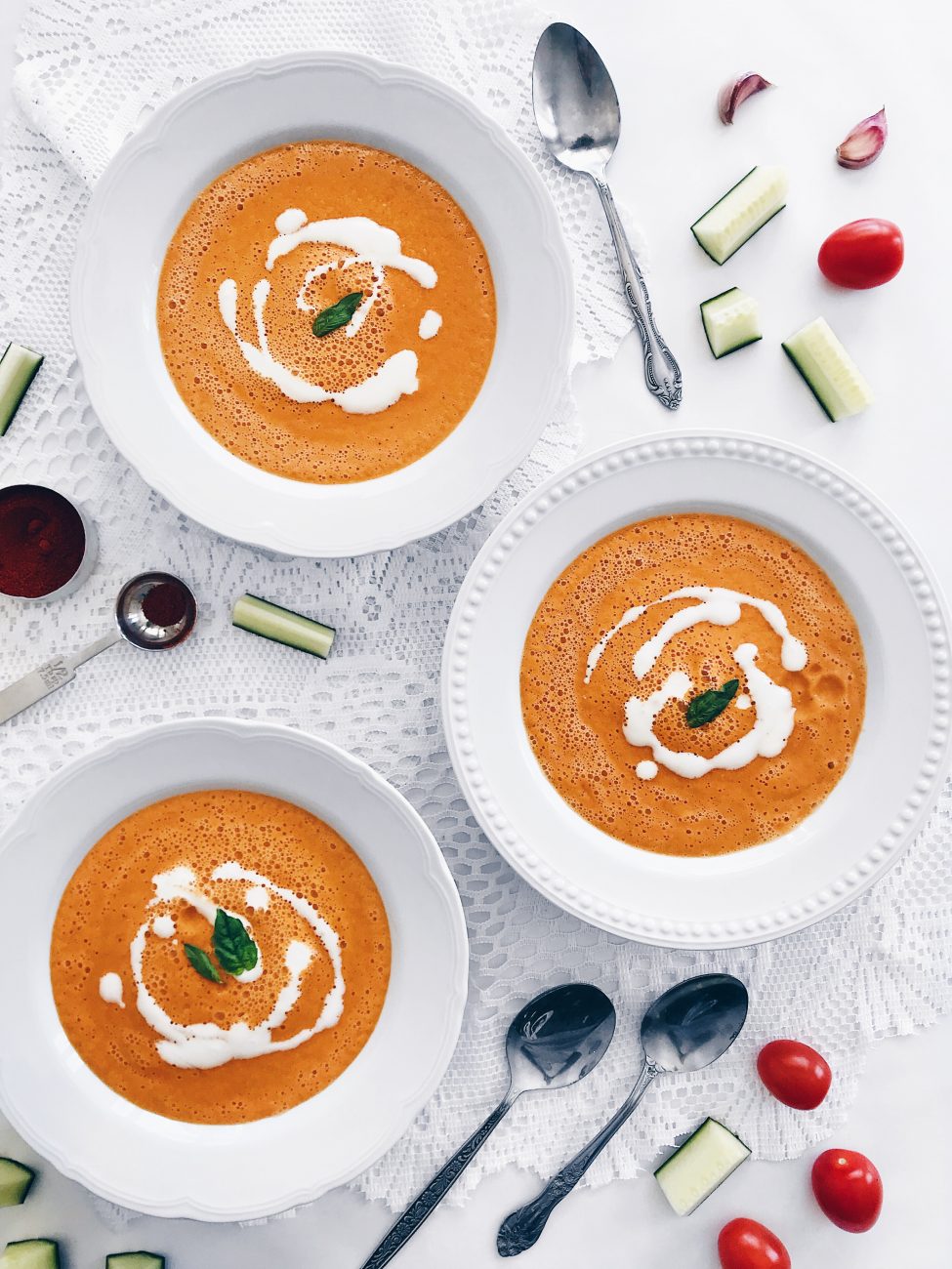 Gaspacho au cantaloup, tomate, courgette, poivron et paprika fumé | Cantaloupe, tomato, zucchini and red pepper gazpacho with smoked paprika