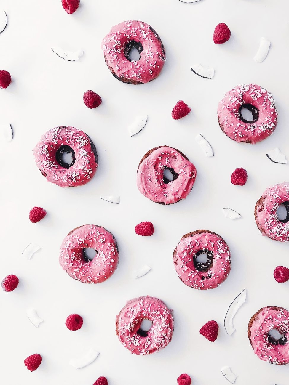 Beignes véganes aux framboises, betteraves et noix de coco | Raspberries, beet and coconut vegan doughnuts