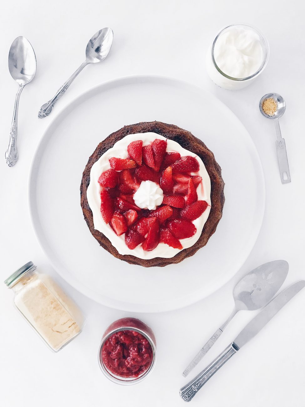 Shortcake aux fraises, yogourt, citron et cardamome | Strawberry shortcake with yogourt, lemon and cardamom