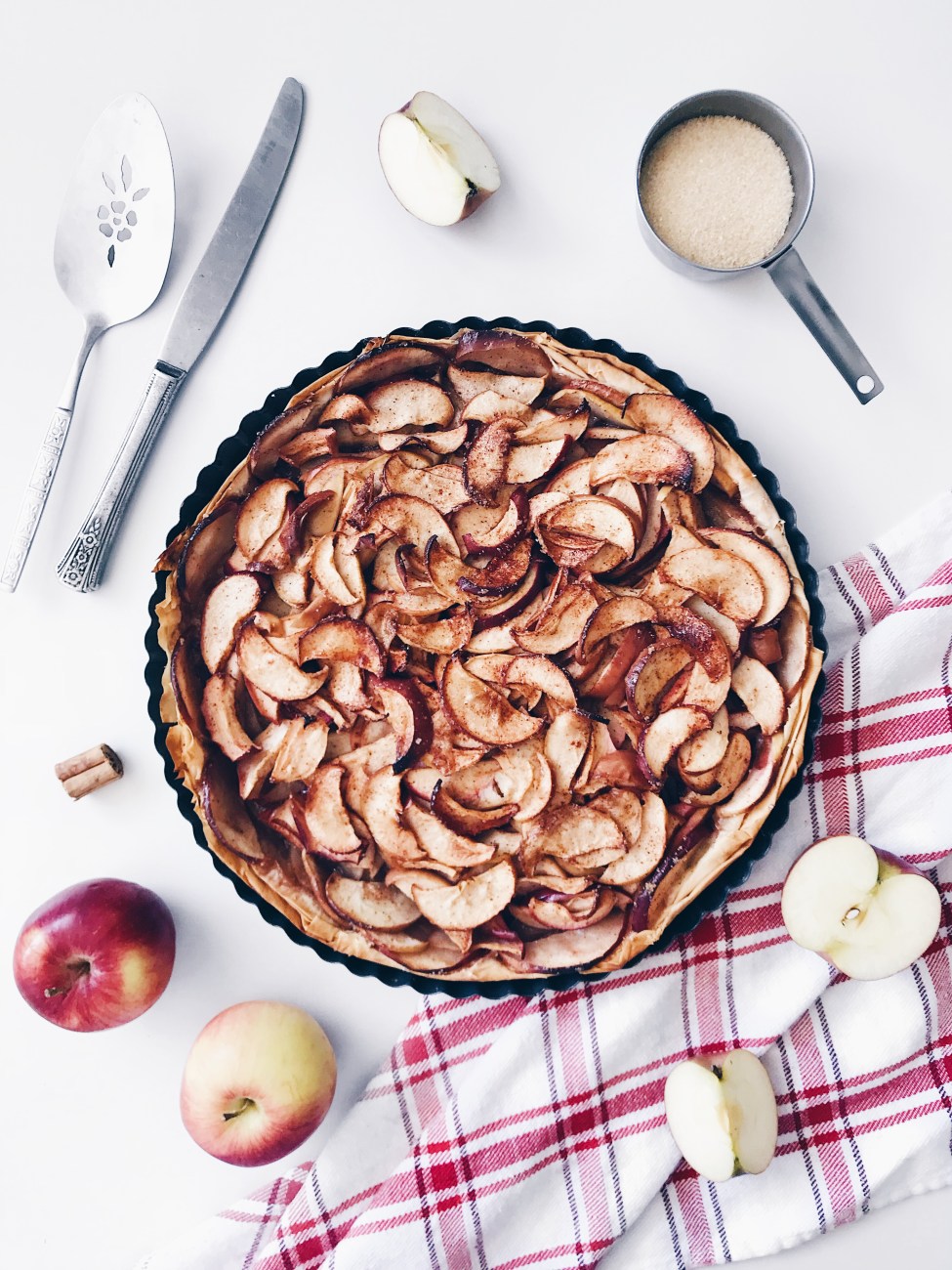 Tarte aux pommes, vanille et cannelle en croûte de pâte phyllo