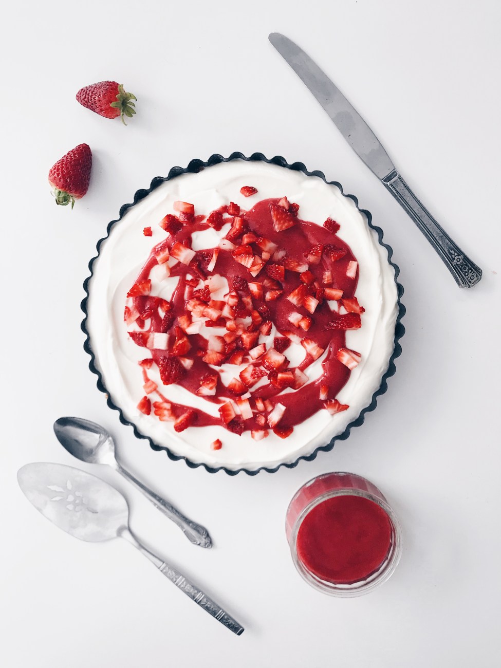 Tarte santé et sans cuisson aux fraises et amandes | no bake strawberry and almond tart